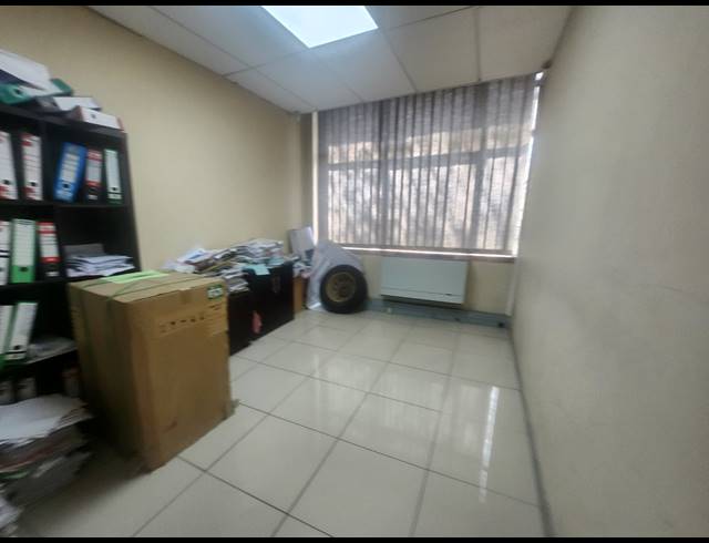 72M² OFFICE TO LET IN VORNA VALLEY